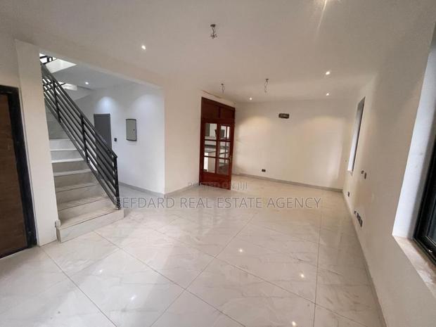 Furnished 3bdrm Townhouse/Terrace in Sefdard Real Estate, Haatso · Photo 4