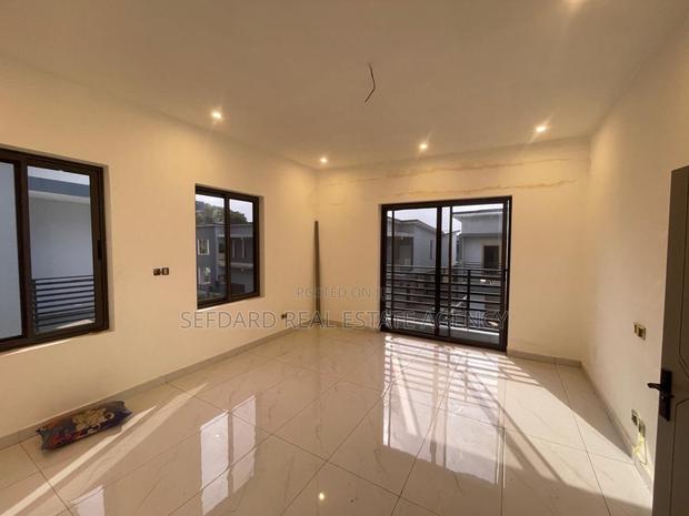 Furnished 3bdrm Townhouse/Terrace in Sefdard Real Estate, Haatso · Photo 3
