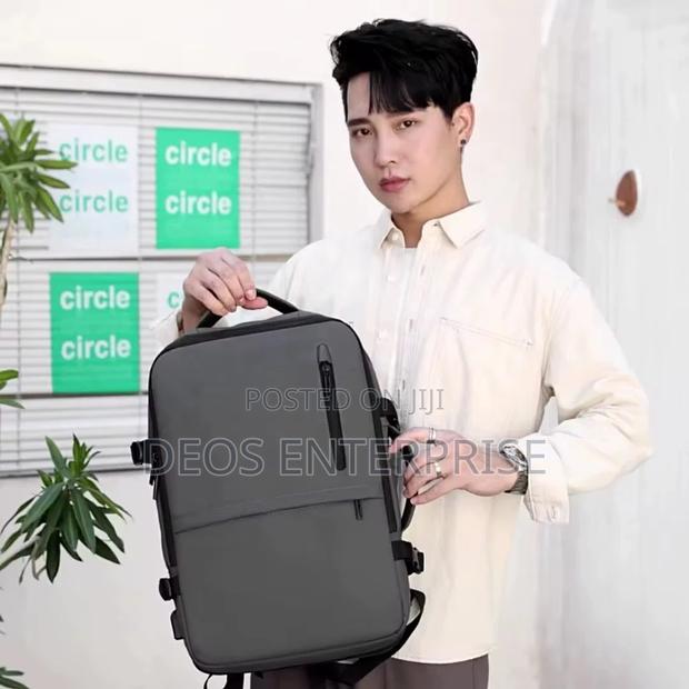 Omaska 17 Inch Laptop Backpack With Usb Port Available · Photo 2