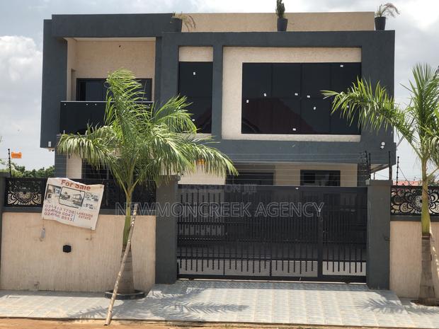 4bdrm Duplex in New Legon for sale · Photo 2