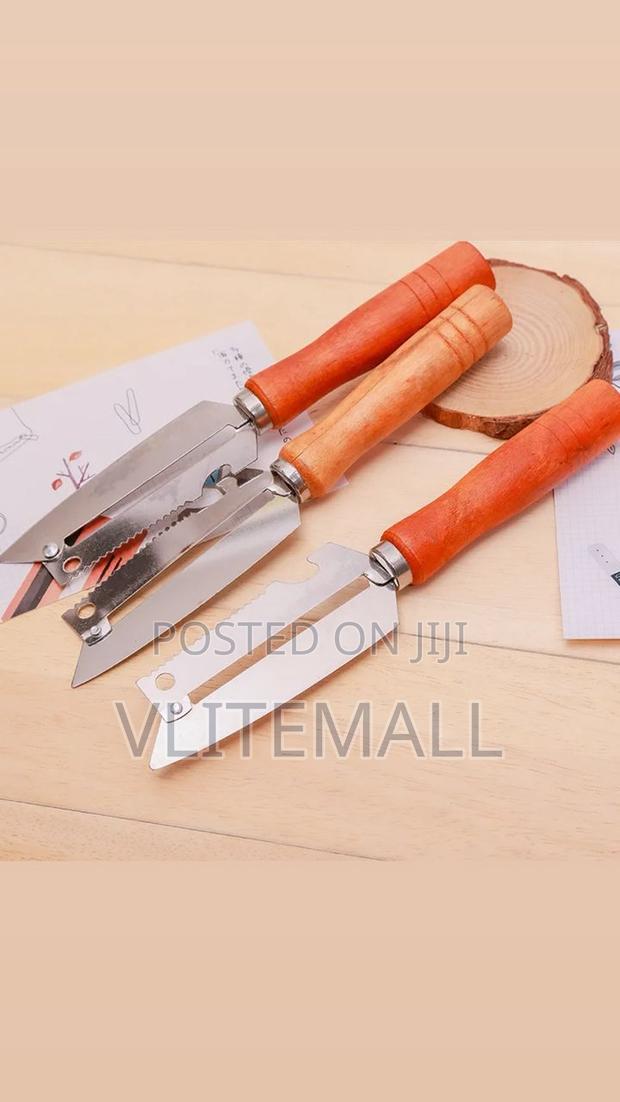 Multipurpose Peeler With Wooden Handle · Photo 1
