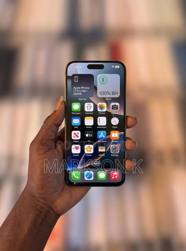 Apple iPhone 17 Pro Max 256 GB White · Photo 1