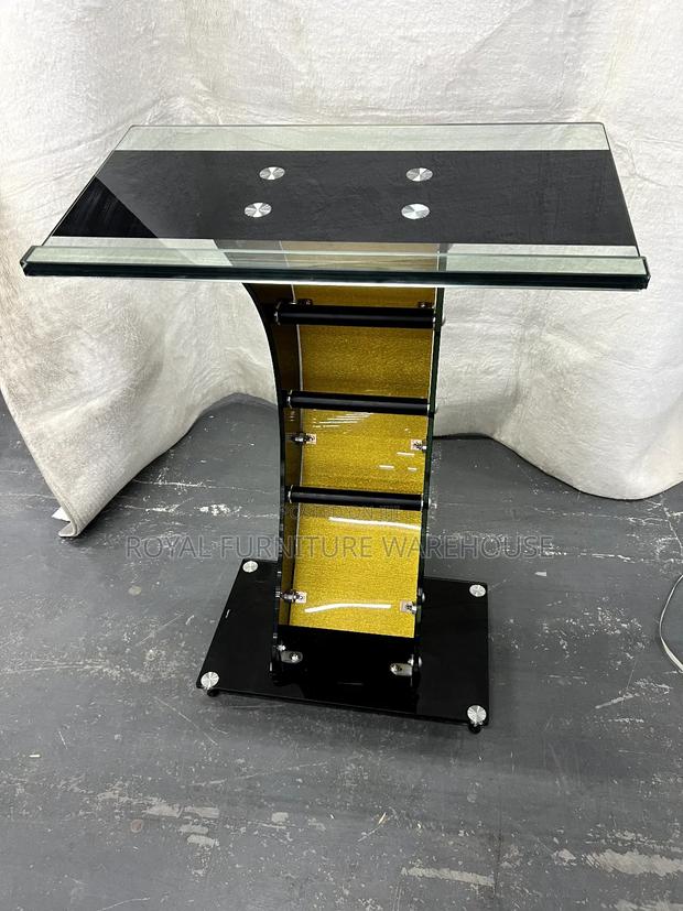 Fully Tempered Glass Curved Preaching Pulpit · Photo 1
