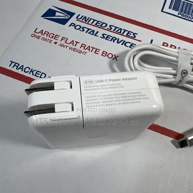 Apple 61w Type C Charger · Photo 2