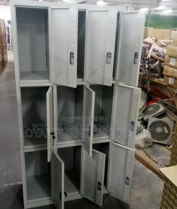 9 Lockers Metal Cabinet · Photo 3