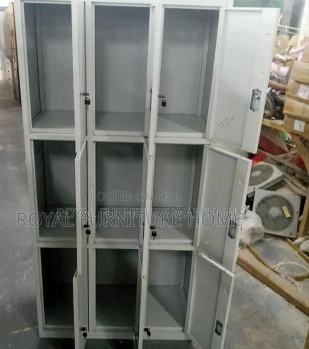 9 Lockers Metal Cabinet · Photo 2
