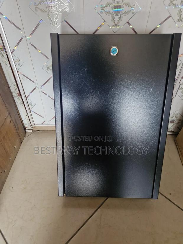 2u Rack With Fan · Photo 4