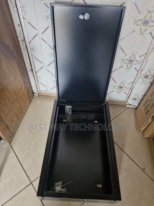 2u Rack With Fan · Photo 5
