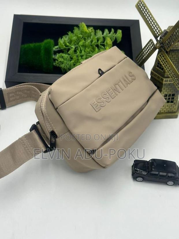 Essentials Side Bags “Unisex” · Photo 2