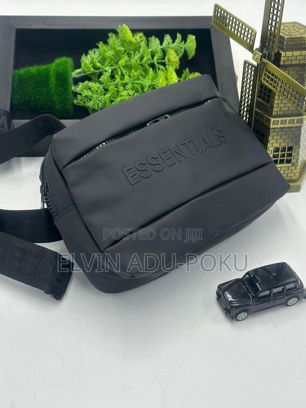 Essentials Side Bags “Unisex” · Photo 1