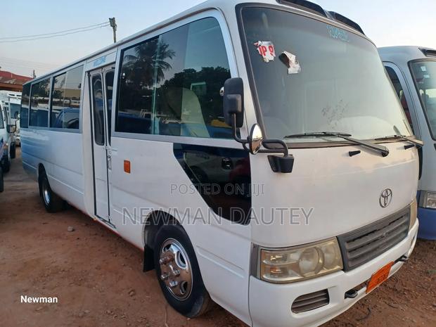Toyota Coaster 2013 White · Photo 1