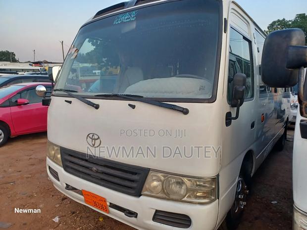 Toyota Coaster 2013 White · Photo 3