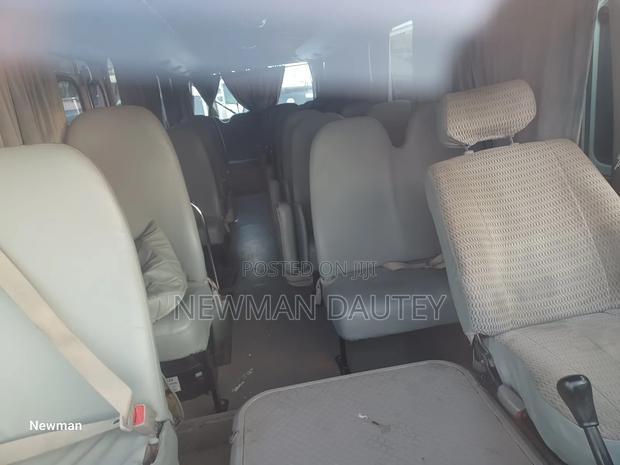 Toyota Coaster 2013 White · Photo 4