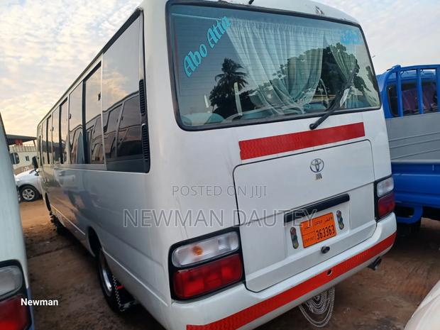 Toyota Coaster 2013 White · Photo 5