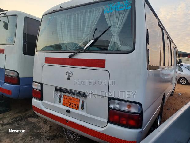 Toyota Coaster 2013 White · Photo 6