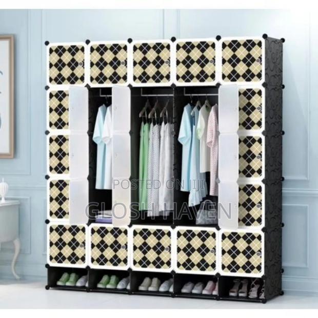 25 Cubes Plastic Wardrobe · Photo 1