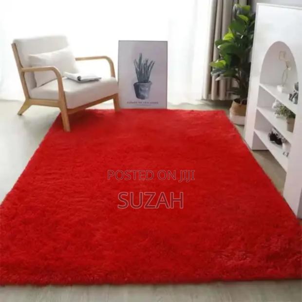 Fluffy Carpet of Silk Fabric · Photo 1