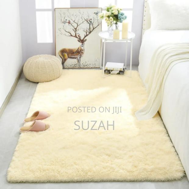 Fluffy Creamy Carpet · Photo 1