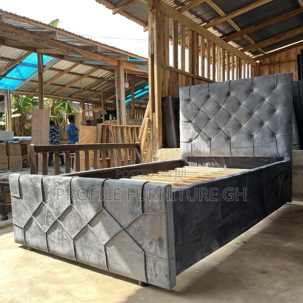 1-1/2 Gray Bedframe Very Durable// Luxurious And Durable · Photo 3
