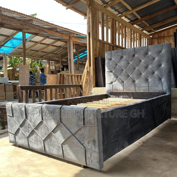 1-1/2 Gray Bedframe Very Durable// Luxurious And Durable · Photo 2