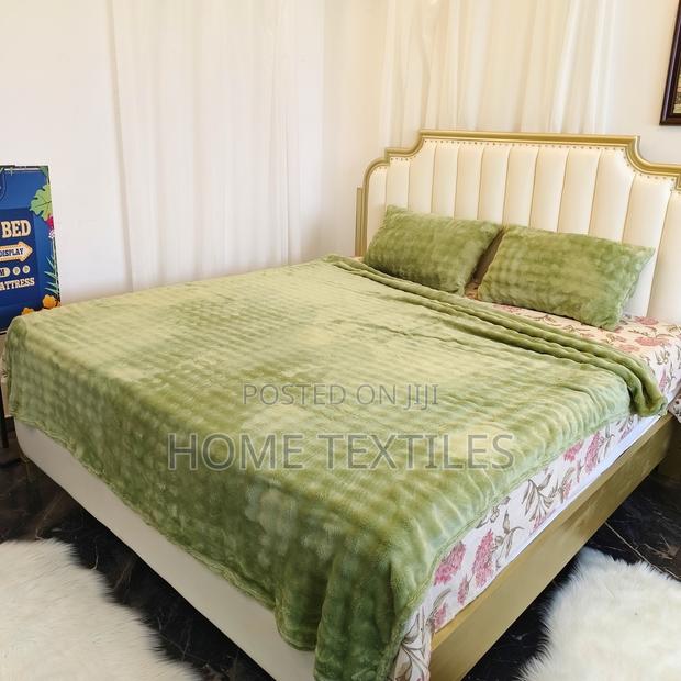 Fav Blanket With 2 Pillow Cases · Photo 1