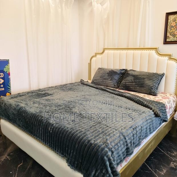 Charcoal Grey Blanket With 2 Pillow Cases for All Bed Sizes · Photo 1