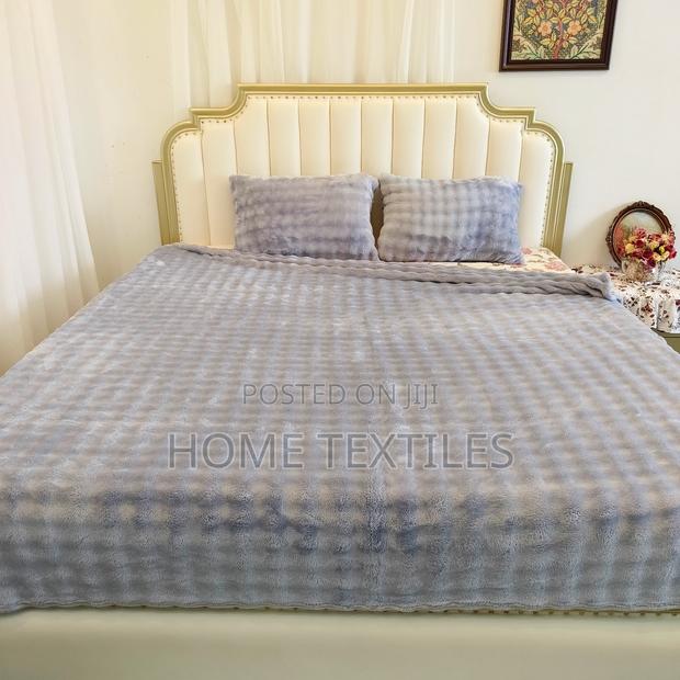 All Purpose Blanket With 2 Pillow Cases · Photo 1