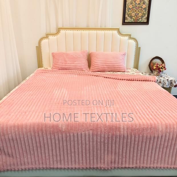 Pink Stripped Blanket With 2 Pillow Cases · Photo 1