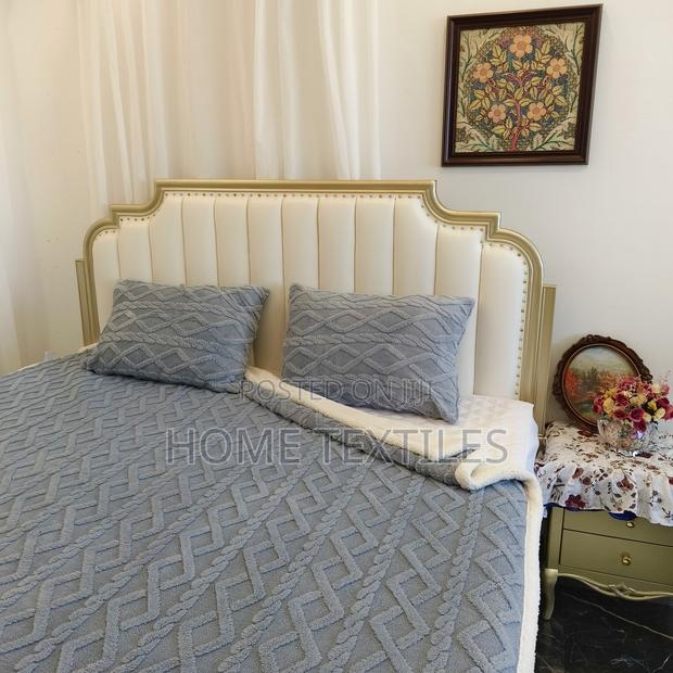Light Grey Blanket With 2pillow Covers for Sofa and Mattress · Photo 1