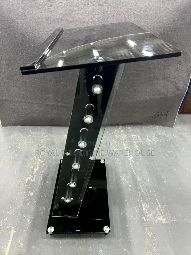 Church Preaching Pulpit Made of Tempered Glass · Photo 2