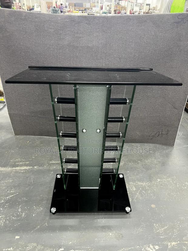Church Preaching Pulpit Made of Tempered Glass · Photo 3