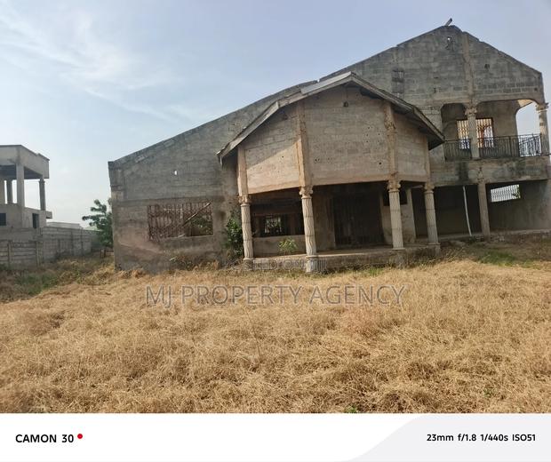 5bdrm House in Community 25, Tema Metropolitan for sale