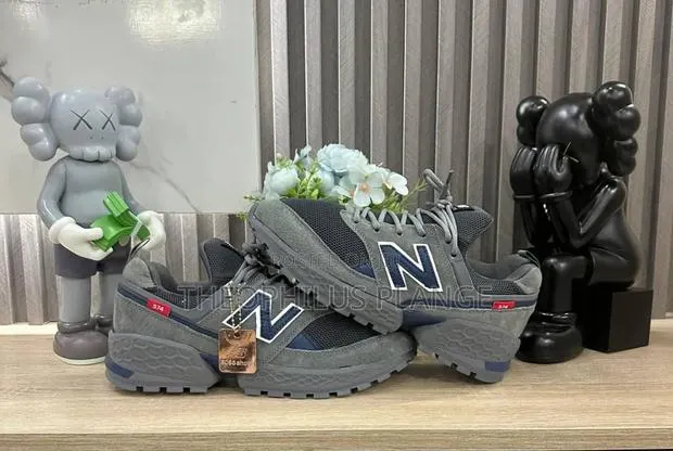 New Balance 574 Shoe · Photo 1