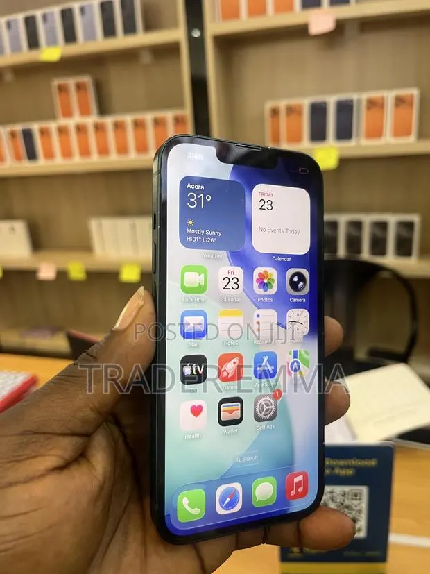 Apple iPhone 13 128 GB Green · Photo 1