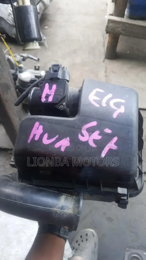 Yaris 2012 Air Cleaner Box · Photo 1