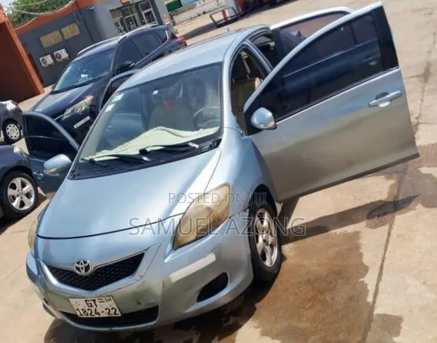 Toyota Belta 2010 Blue