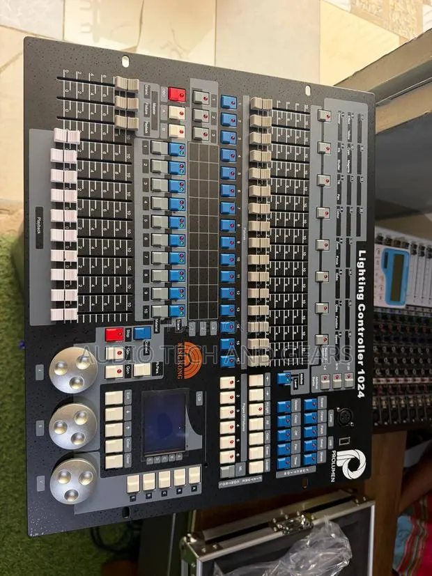 Prolumen Kingkong 1024 DMX Mixer With Case · Photo 3