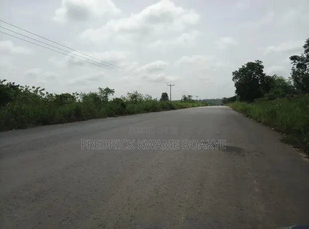 10 Acres of Farm Land for Sale at Mankranso Baaniekrom · Photo 1