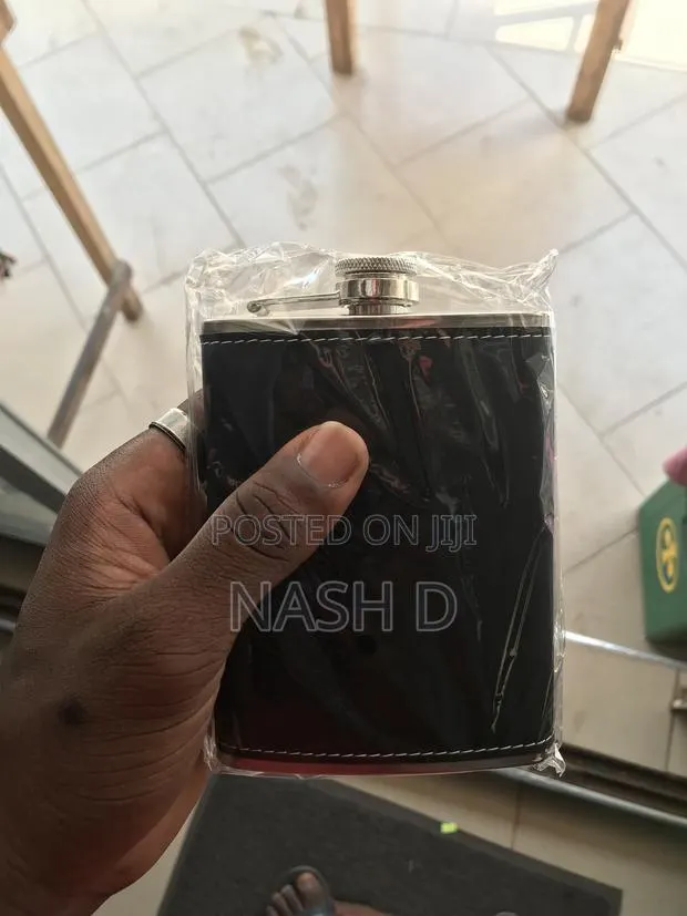 Hip Flask | Whiskey Flask · Photo 1