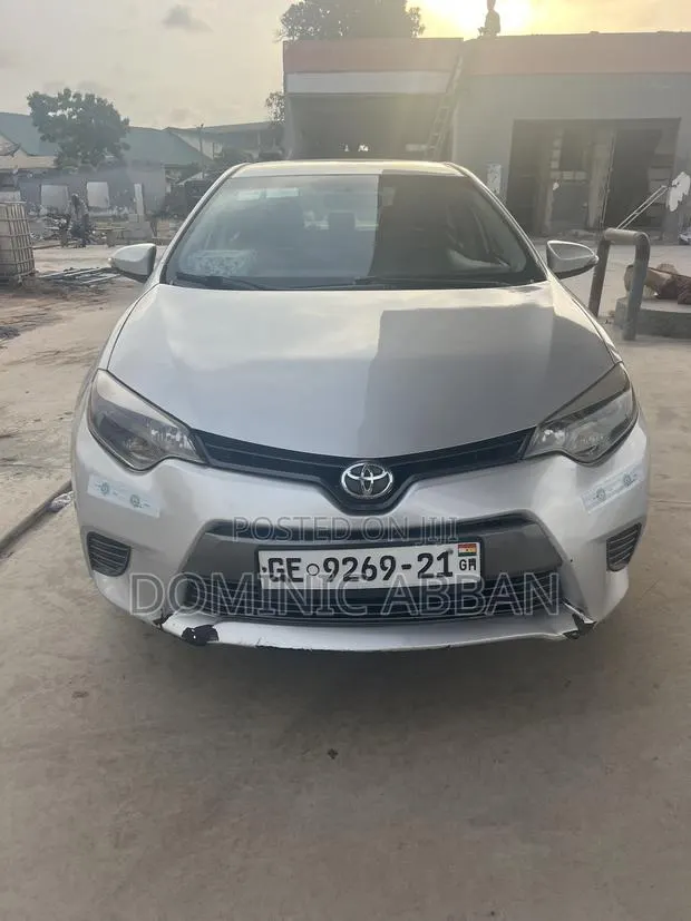 Toyota Corolla 2016 Silver · Photo 1
