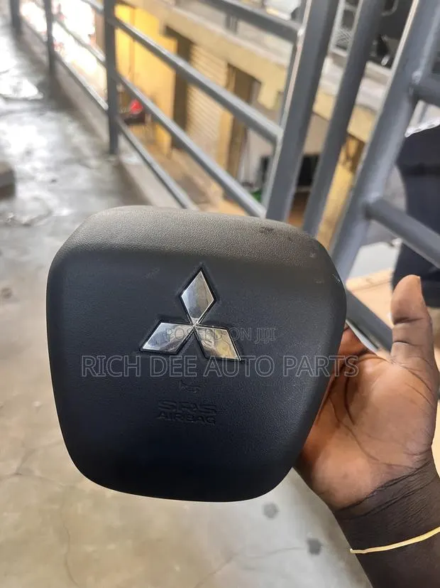 Mitsubishi Outlander 23 Airbag Cover 2023, 2024, 2025 · Photo 1