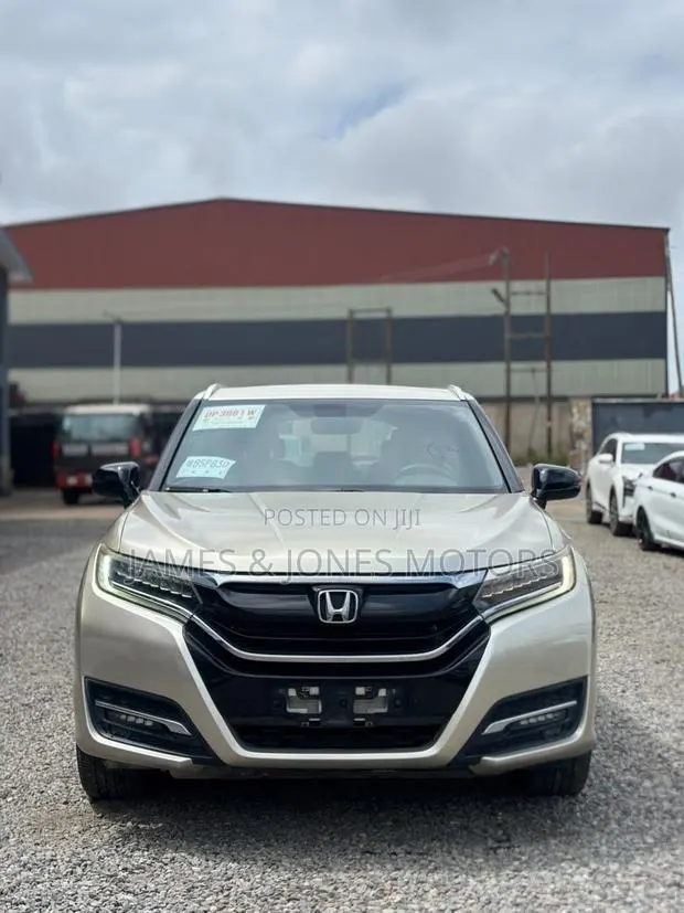 Honda UR-V Premium Edition 2017 Beige · Photo 1