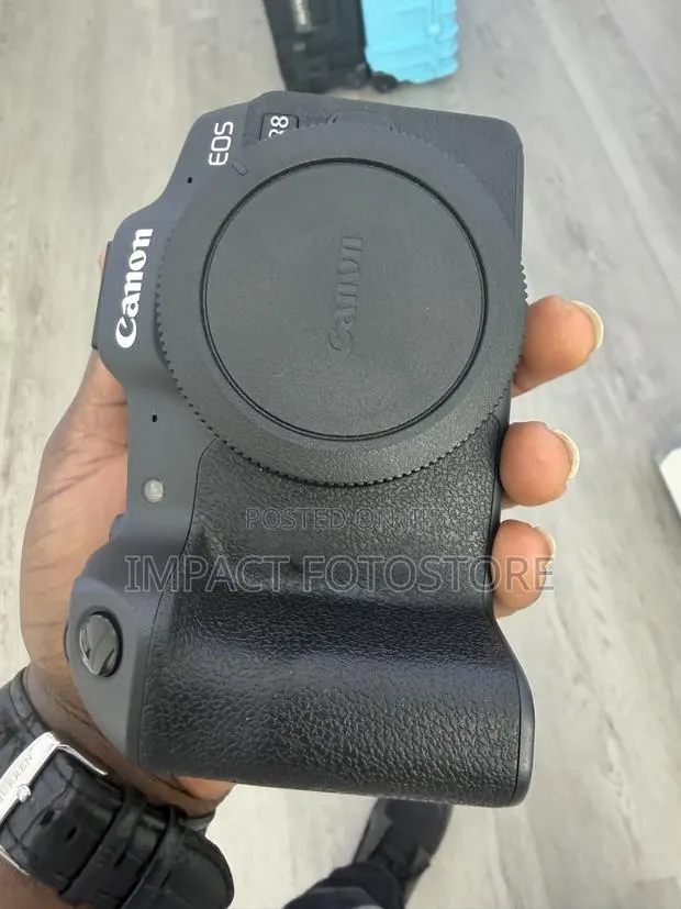 Canon R8 Like New · Photo 1