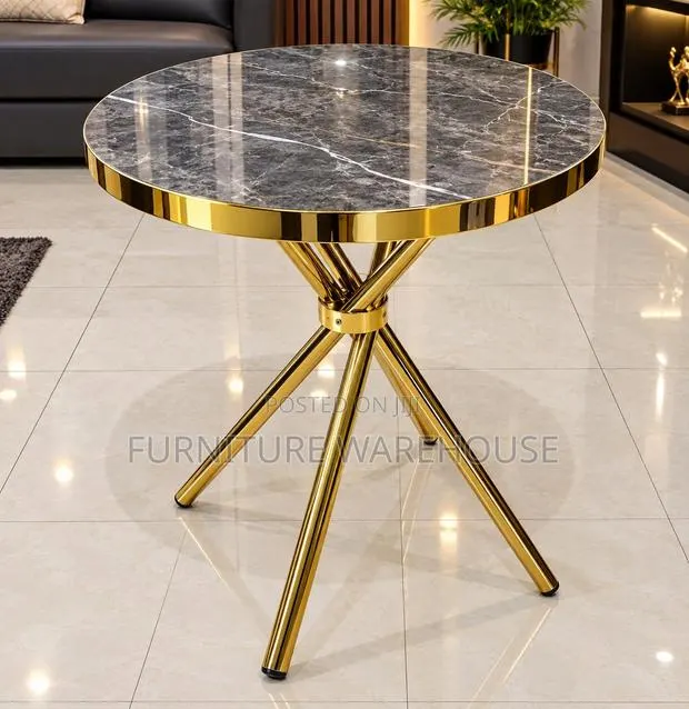 Elegant Round Dining Table · Photo 1