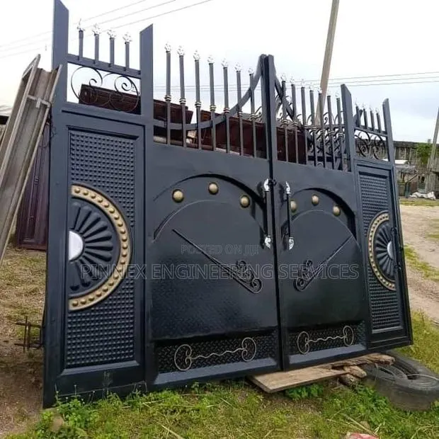 Black Gate/ Main Gate / Entrance Gate · Photo 1