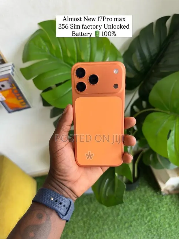 Apple iPhone 17 Pro Max 256 GB Orange · Photo 1
