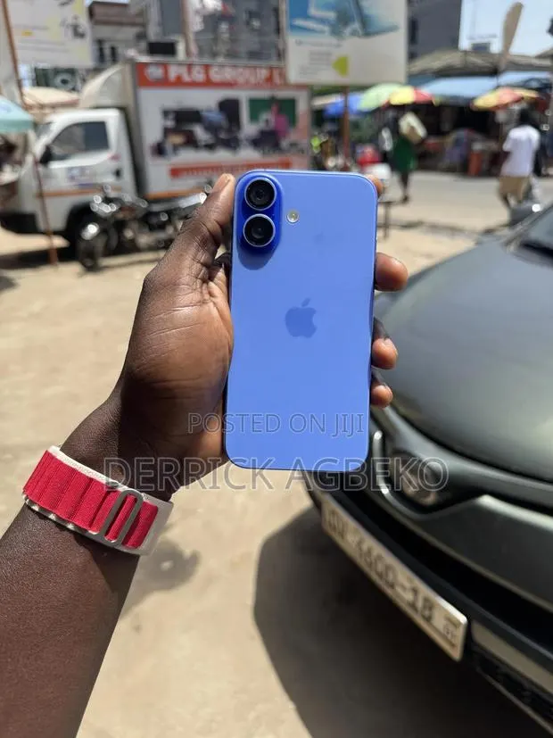 Apple iPhone 16 128 GB Blue · Photo 1