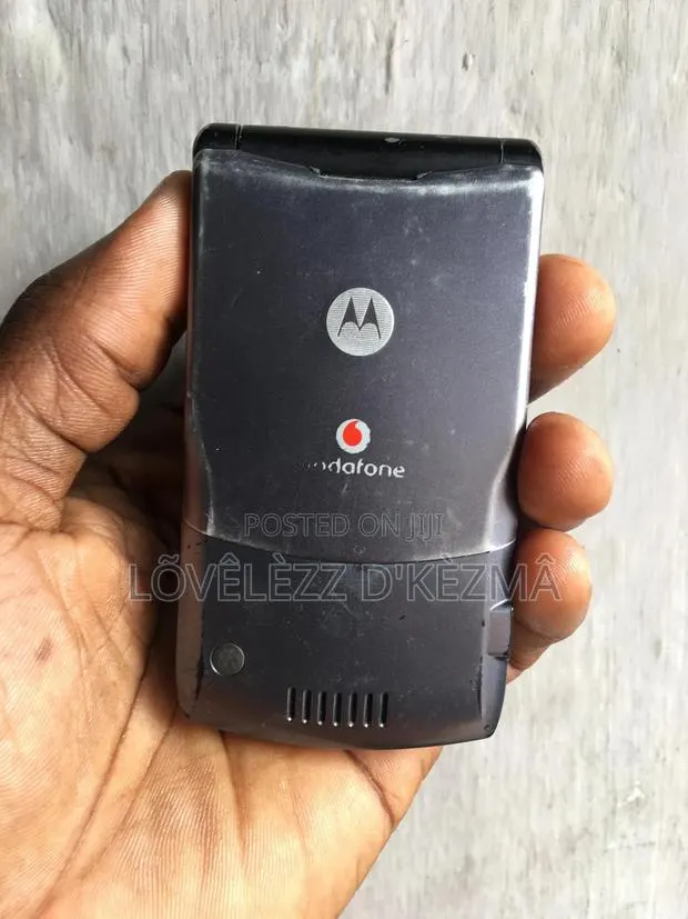 Motorola V300 Gray · Photo 4