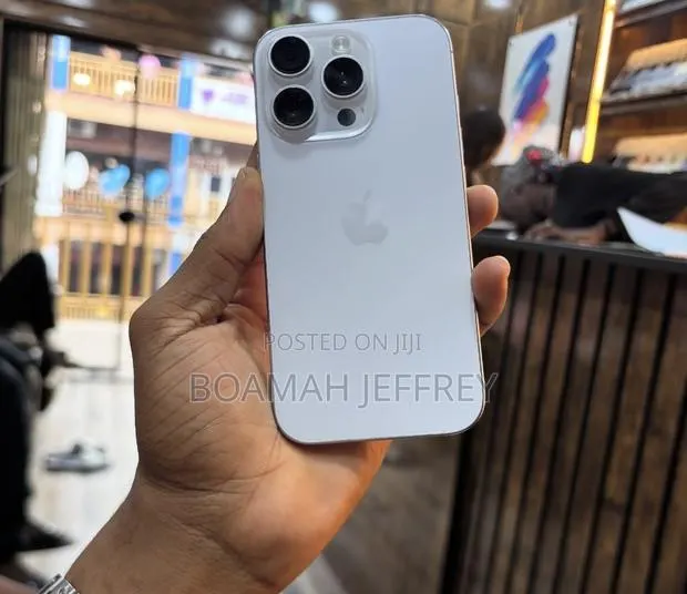 Apple iPhone 16 Pro 256 GB White · Photo 1