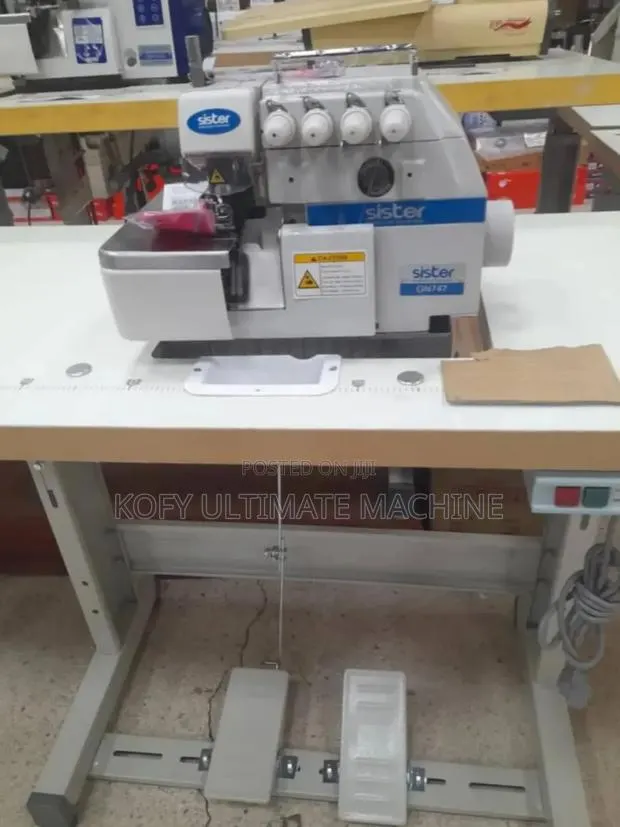 4 Thread Sister Knitting Machine · Photo 1